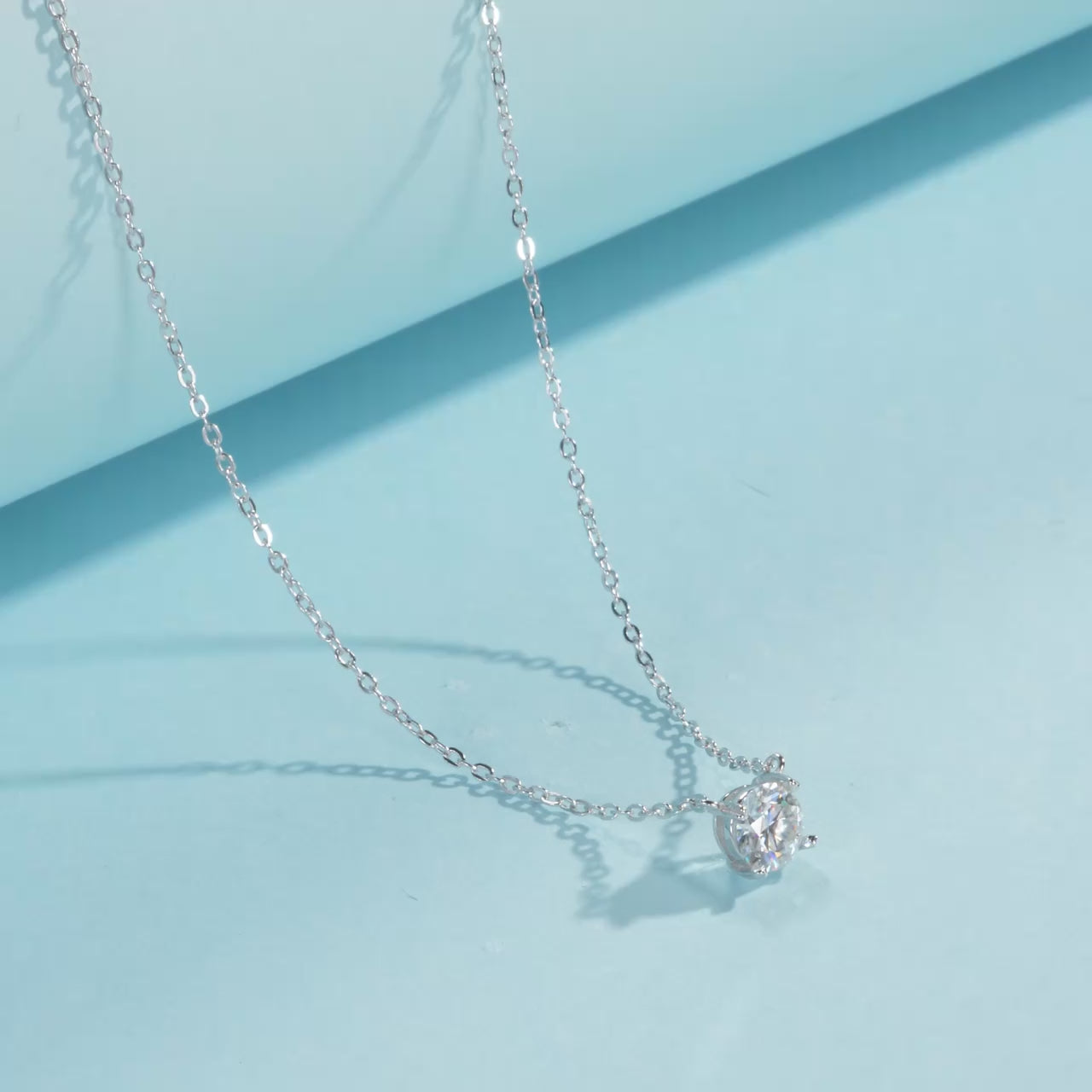 Vixonna Women's Moissanite Pendant Necklace 925 Silver 0.8ct D Color Round