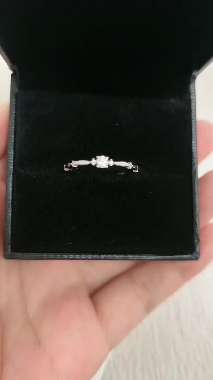 Vixonna Women's Moissanite Engagement Ring 925 Silver D Color VVS1