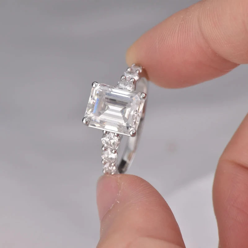 VIXONNA Emerald Cut Moissanite Engagement Ring