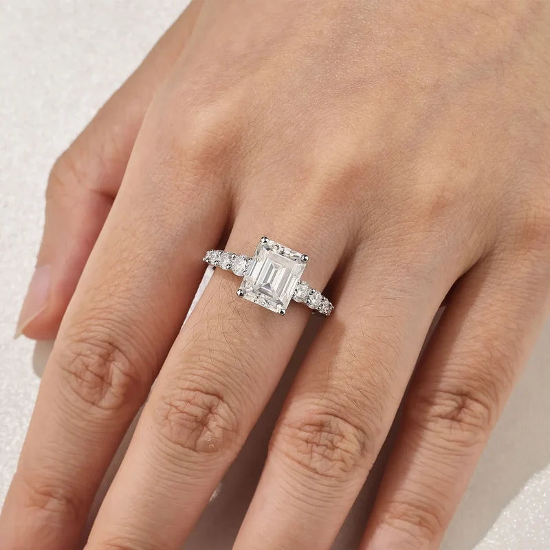 VIXONNA Emerald Cut Moissanite Engagement Ring