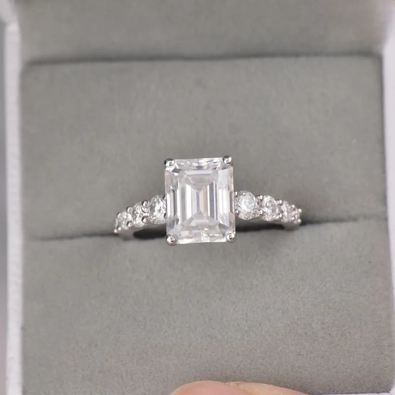 VIXONNA Emerald Cut Moissanite Engagement Ring