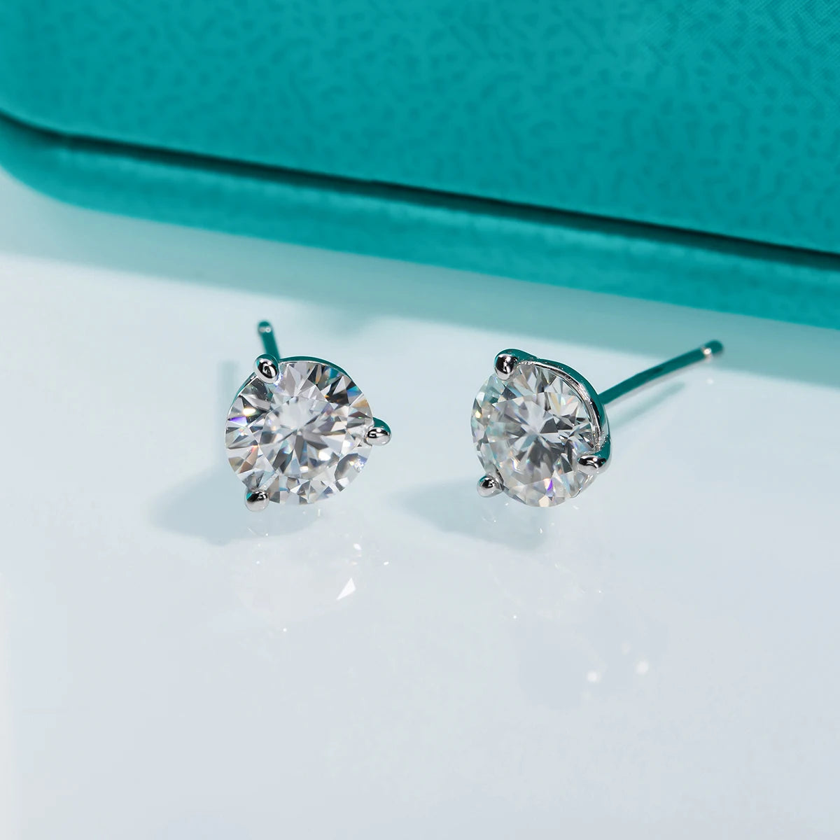 Vixonna Moissanite Stud Earrings 2cttw D Color 925 Silver Round