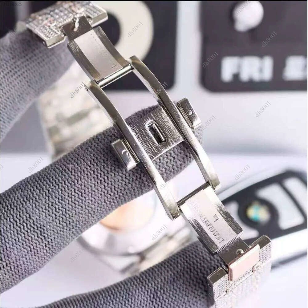 Vixonna Moissanite Studded Hip Hop Bust Down Wristwatch 41mm Quartz