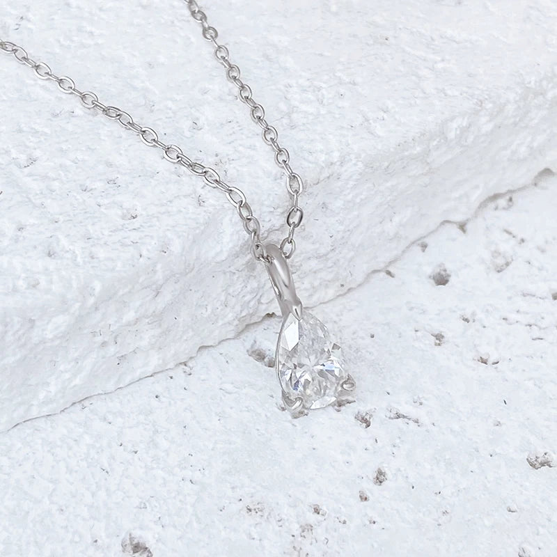 Vixonna Pear Cut Moissanite Pendant Necklace 925 Silver D Color VVS1