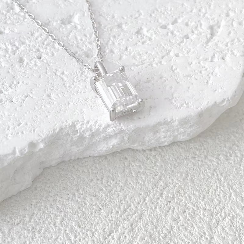 Vixonna Women's Emerald Cut Moissanite Pendant Necklace 925 Silver D Color VVS1