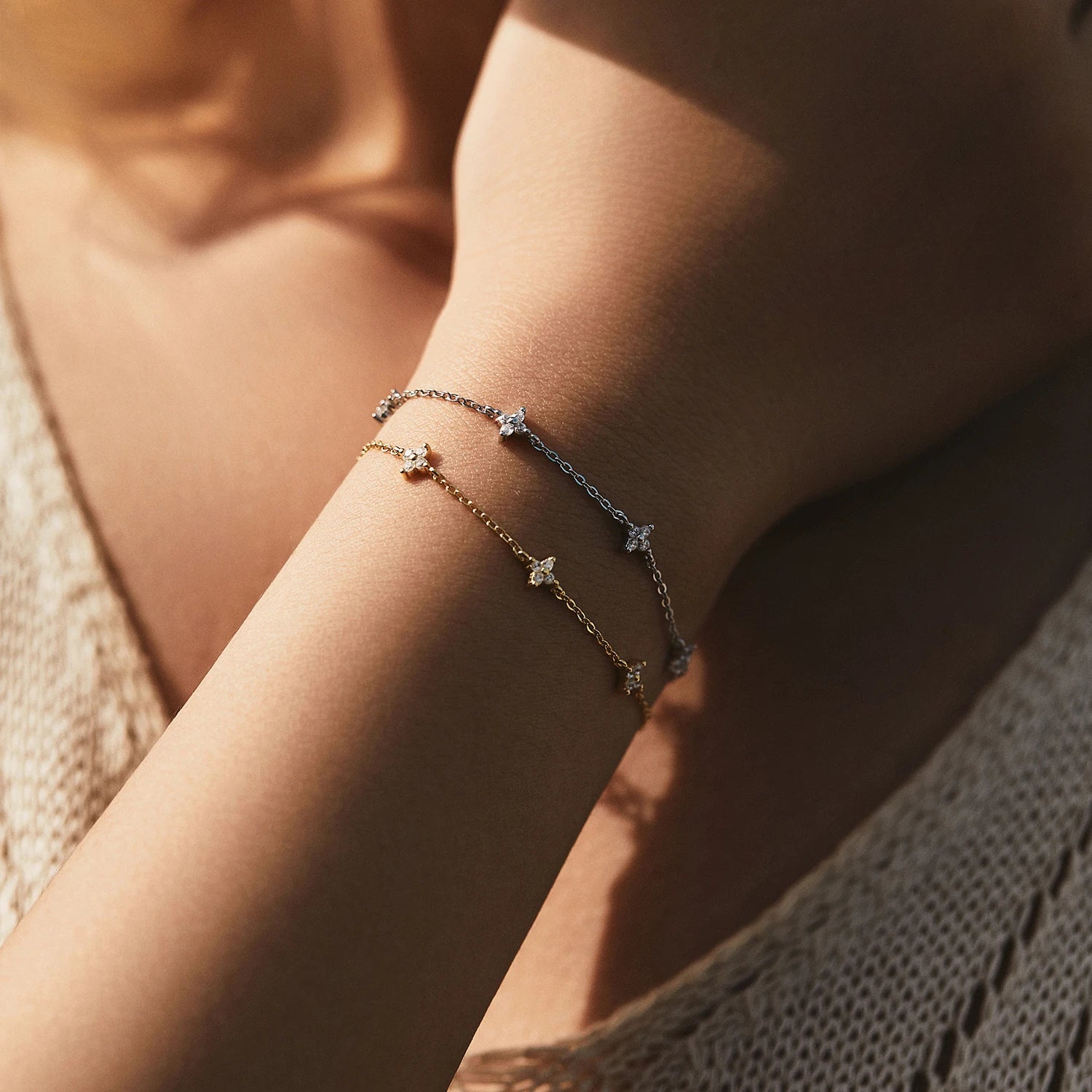 Vixonna Women's Mini Flowers CZ Link Chain Bracelet 925 Silver