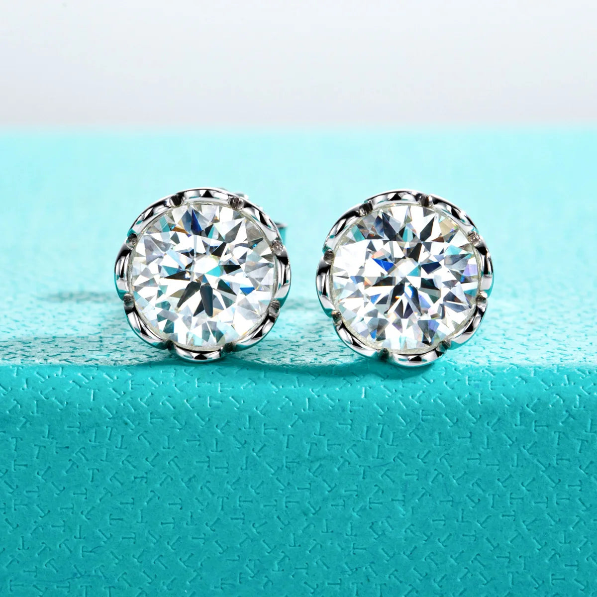 Vixonna Women's Moissanite Classic Stud Earrings 925 Silver D Color VVS1