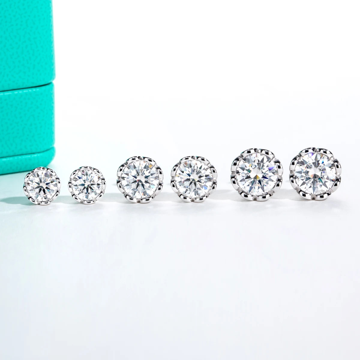 Vixonna Women's Moissanite Classic Stud Earrings 925 Silver D Color VVS1