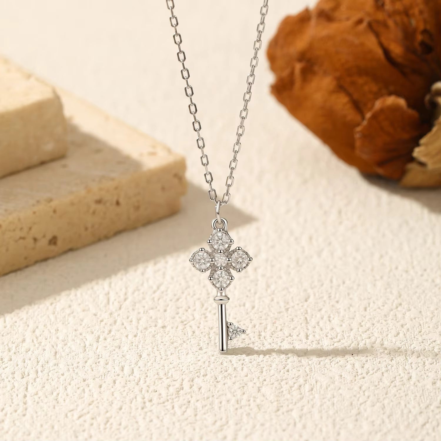 Vixonna Women's Moissanite Clover Key Pendant Necklace 925 Silver D Color