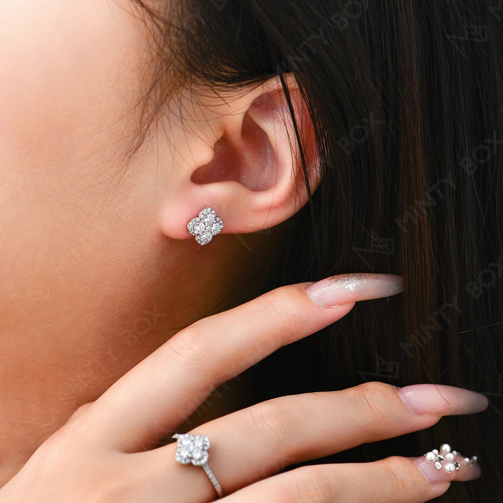 Vixonna Women's Moissanite Clover Stud Earrings 925 Silver D Color VVS1