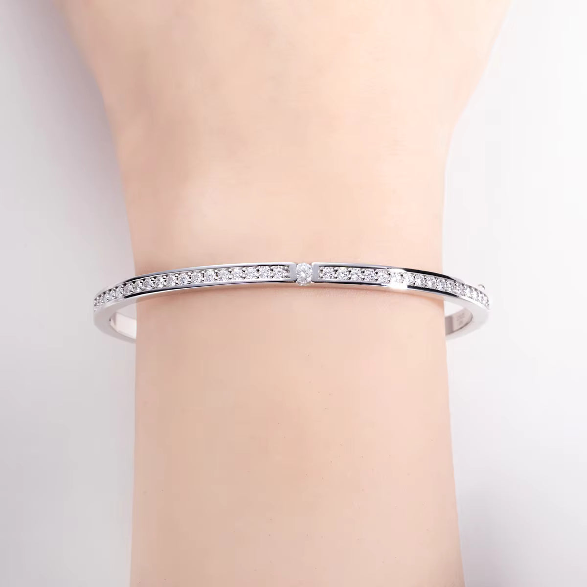 Vixonna Women's Moissanite Eternity Bracelet Bangle 925 Silver 2.017ct