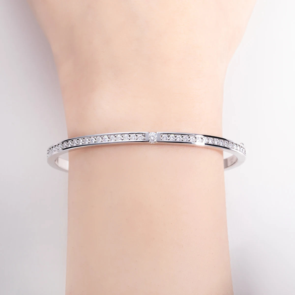 Vixonna Women's Moissanite Eternity Bracelet Bangle 925 Silver 2.017ct