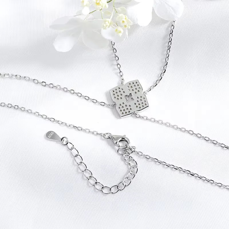 Vixonna Women's Moissanite Flower Pendant Necklace 925 Silver D Color VVS1