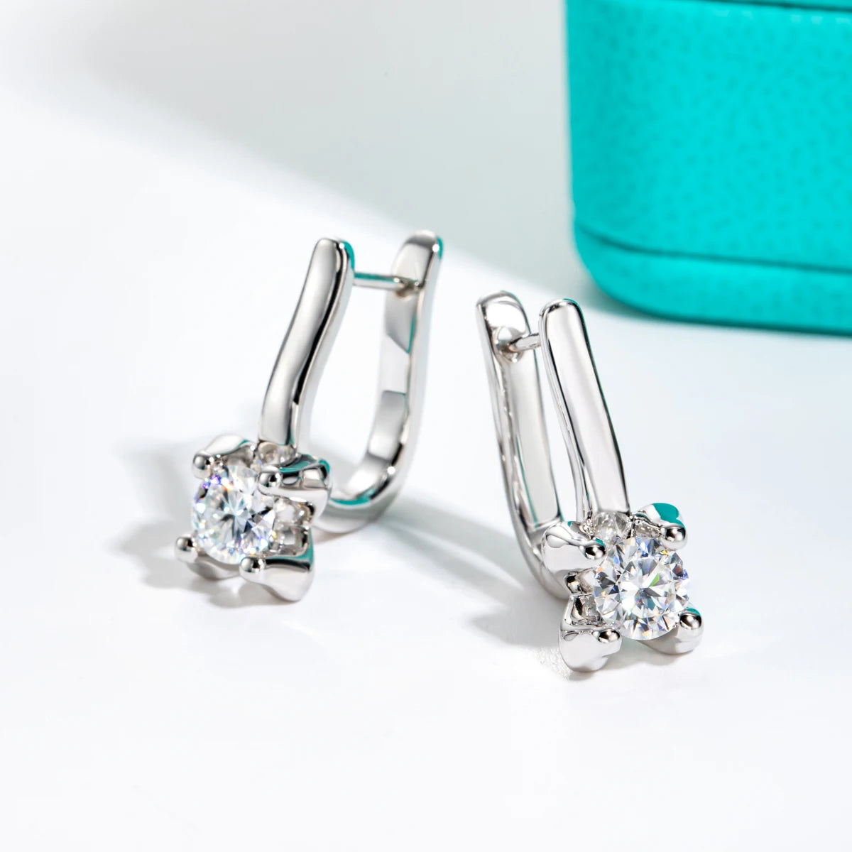 Vixonna Women's Moissanite Huggie Hoop Earrings 925 Silver D Color 1cttw