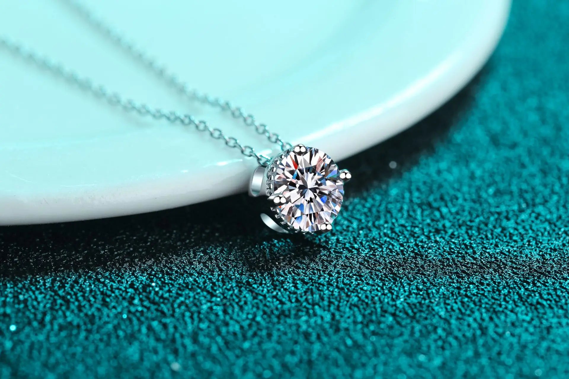 Vixonna Women's Moissanite Pendant Necklace 1ct Art Deco