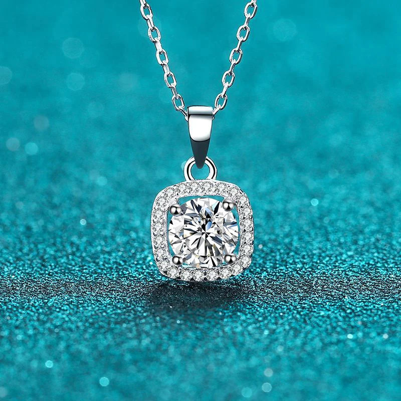 Vixonna Women's Moissanite Pendant Necklace 925 Silver D Color VVS1