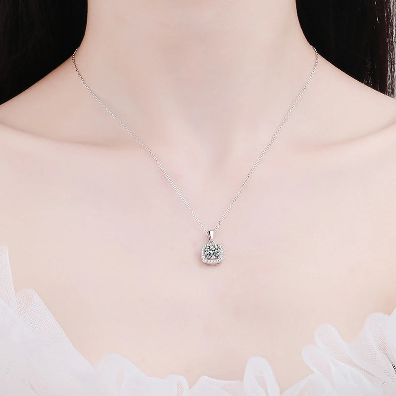 Vixonna Women's Moissanite Pendant Necklace 925 Silver D Color VVS1