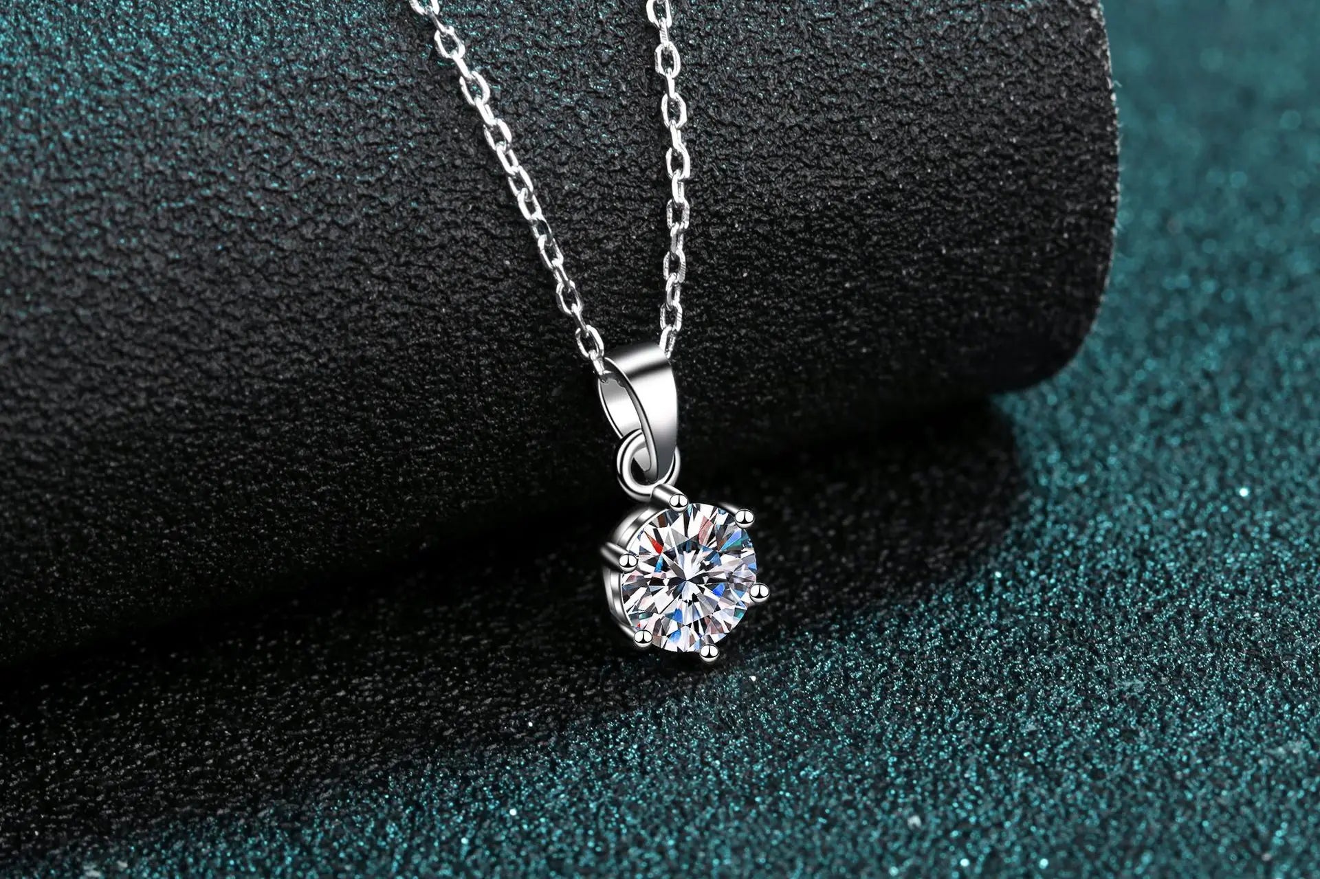 Vixonna Women's Moissanite Pendant Necklace Solitaire