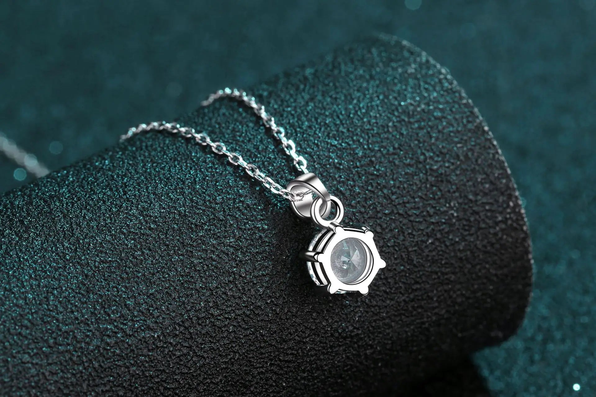 Vixonna Women's Moissanite Pendant Necklace Solitaire