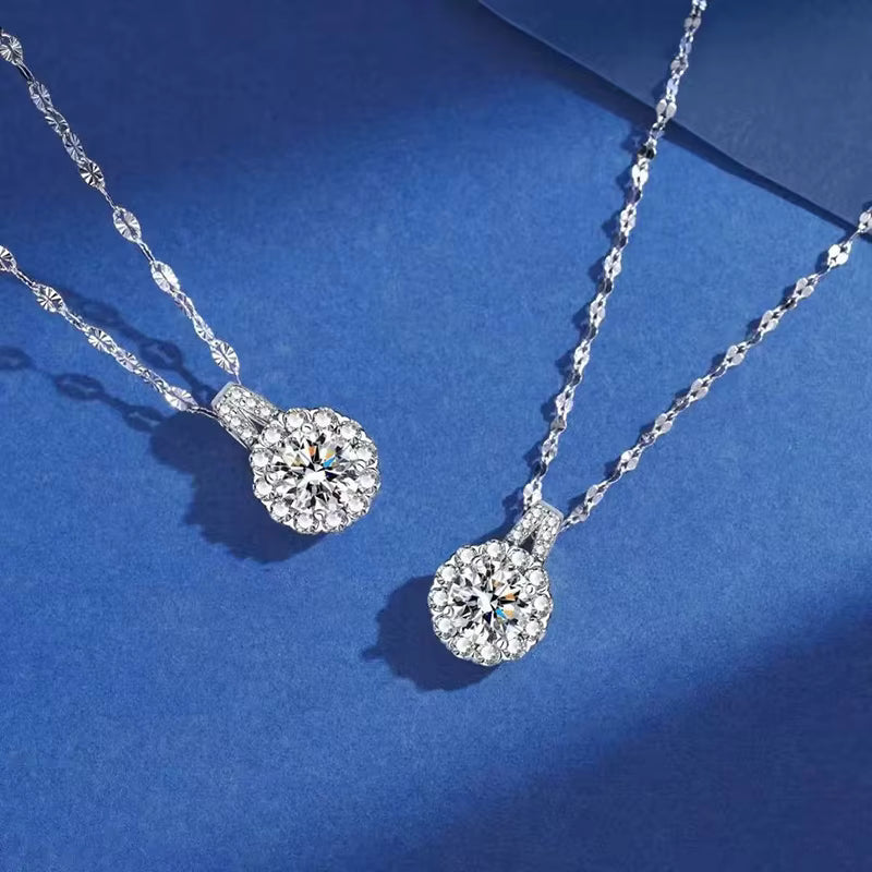 Vixonna Women's Moissanite Round Flower Pendant Necklace 925 Silver D Color VVS1