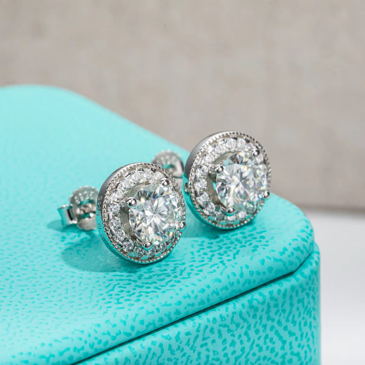 Vixonna Women's Moissanite Stud Earrings 925 Silver D Color 2.4cttw