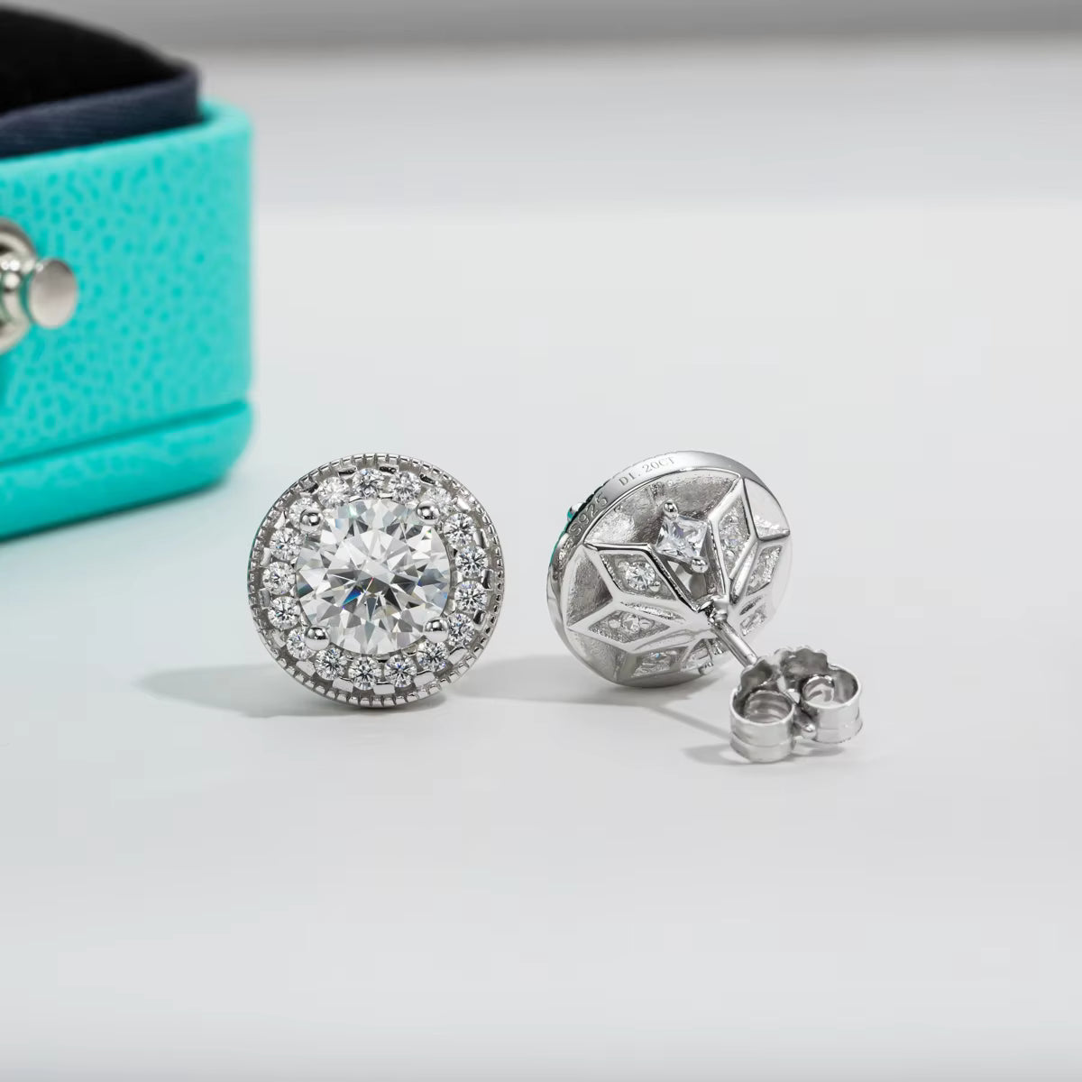 Vixonna Women's Moissanite Stud Earrings 925 Silver D Color 2.4cttw