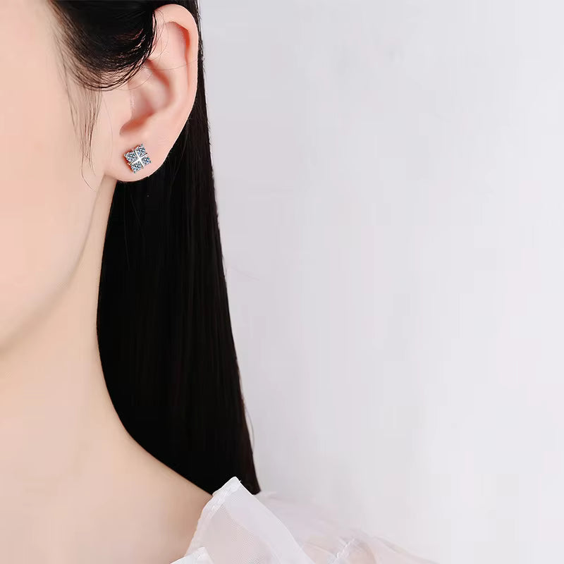 Vixonna Women's Moissanite Stud Earrings 925 Silver D Color VVS1
