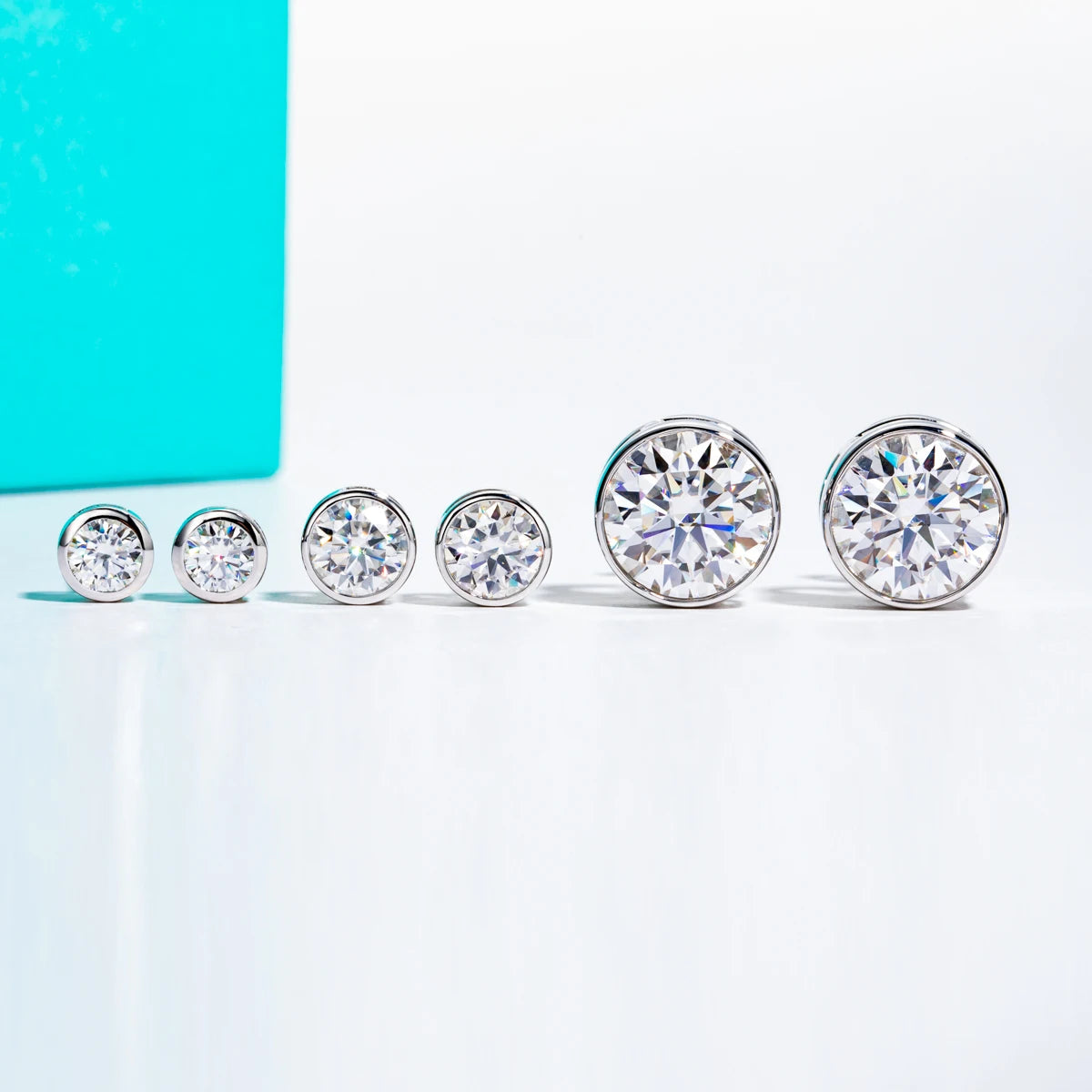 Vixonna Women's Moissanite Stud Earrings 925 Silver D Color VVS1 Round
