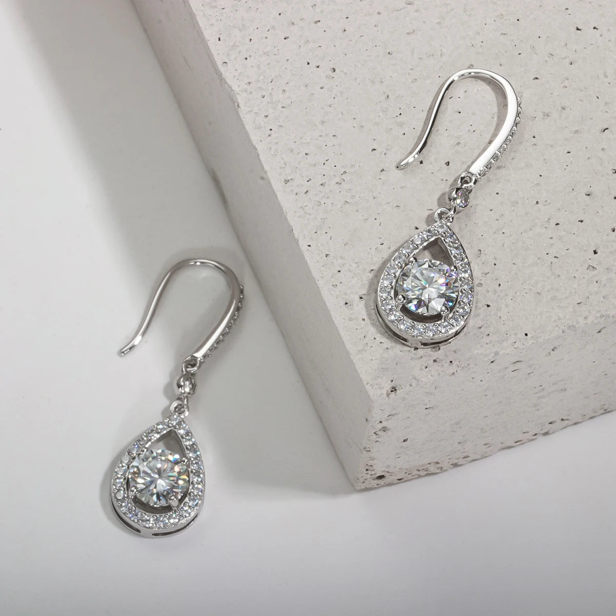 Vixonna Women's Moissanite Teardrop Hook Earrings 925 Silver 1ct D Color