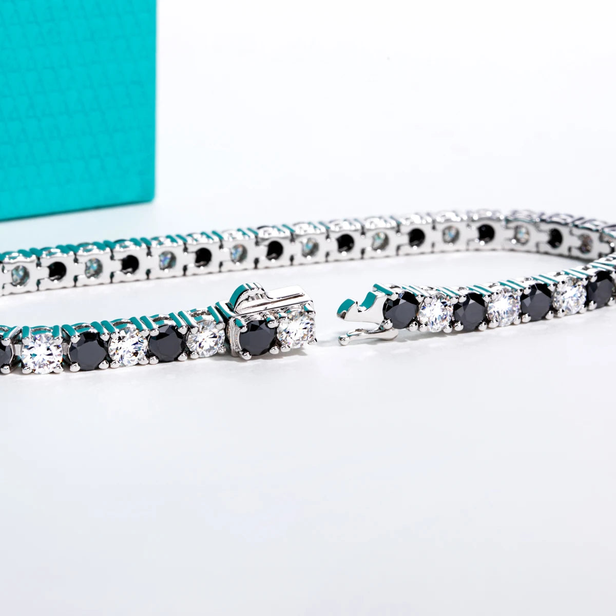 Vixonna Women's Moissanite Tennis Bracelet 925 Silver D Color VVS1