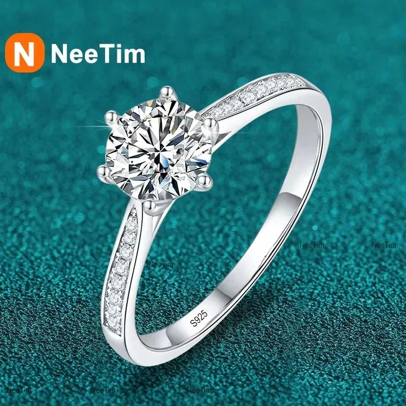 Vixonna Women's Round Brilliant Moissanite Solitaire Engagement Ring 925 Silver D Color VVS1