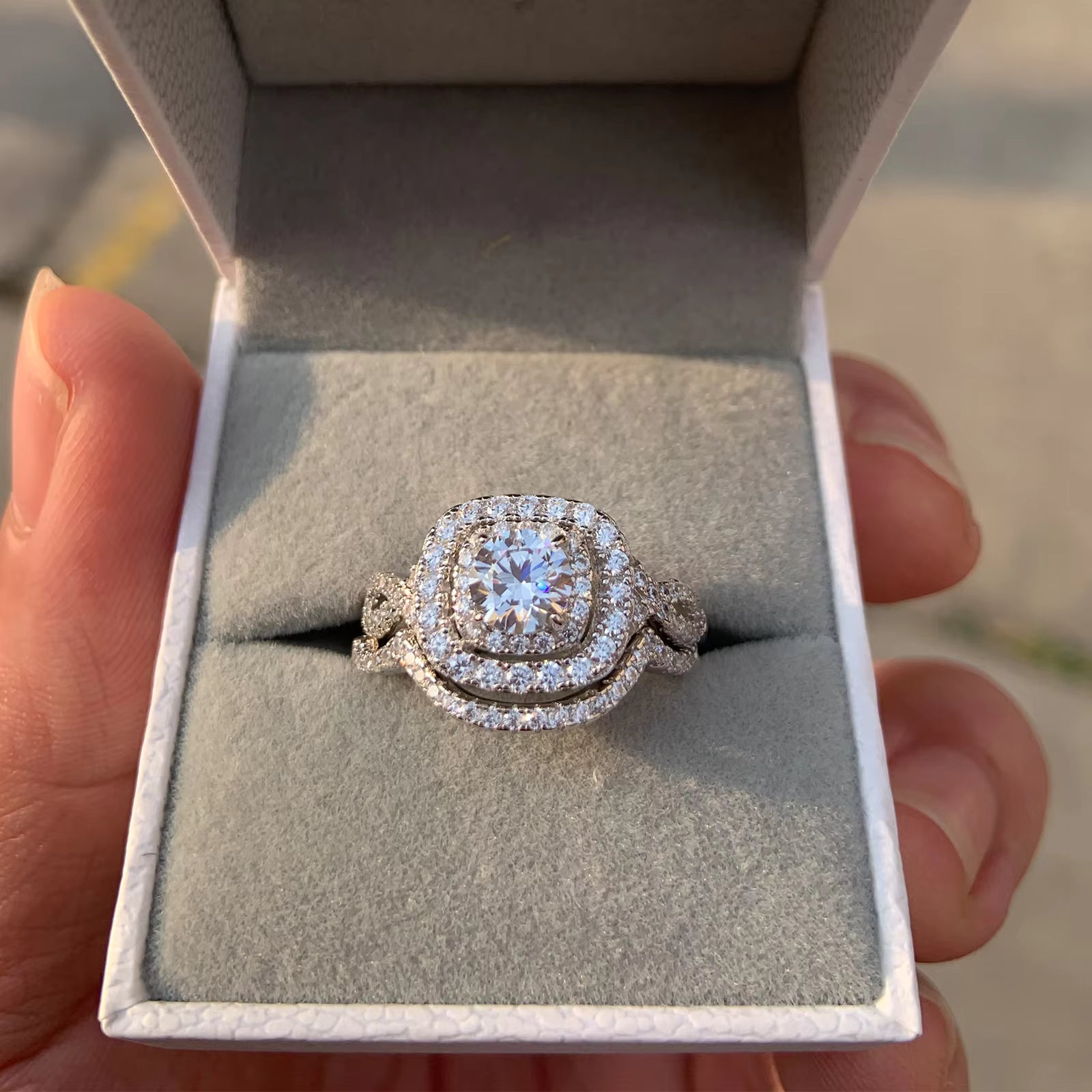 Vixonna Women's Round Cut Moissanite Wedding Ring Set 925 Silver D Color VVS1