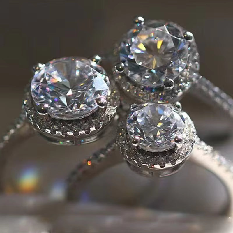 Vixonna Women's Round Moissanite Wedding Ring 925 Silver D Color