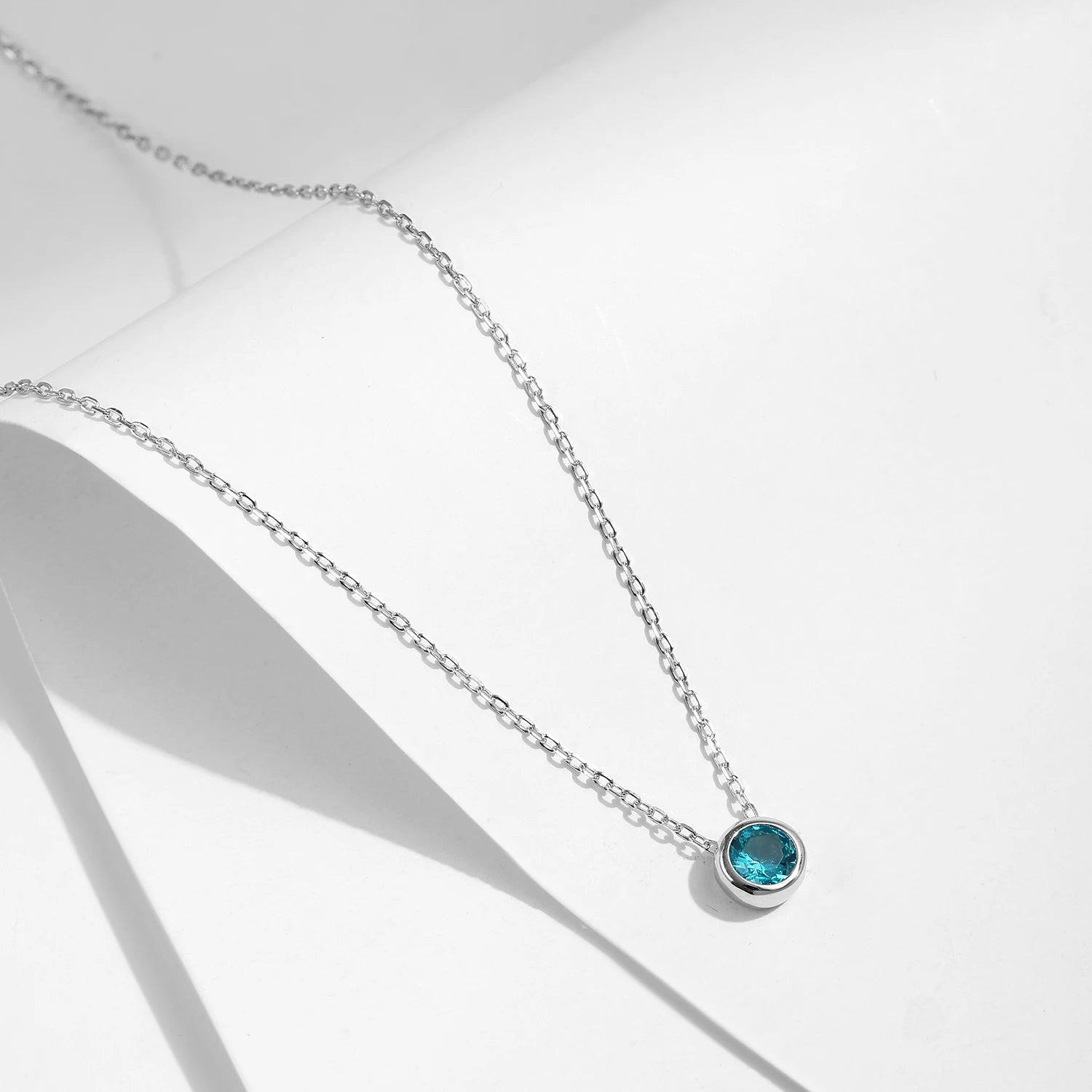 Vixonna Women's Round Zirconia Pendant Necklace 925 Silver White Gold